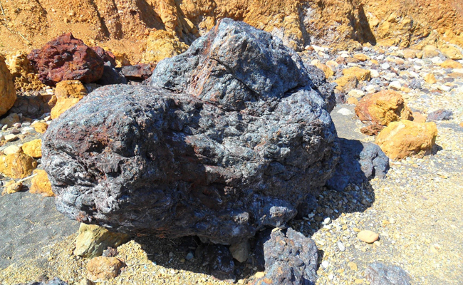 Pyrite rock, East Elba | Photo: R. A. Eser/ © R. A. Aser